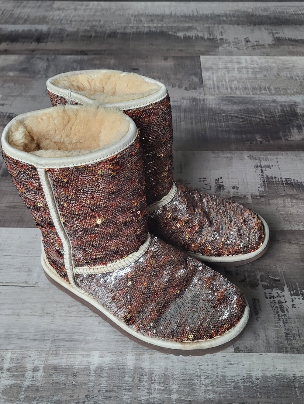 UGG Australia Classic Short Sparkle Sequin Boots Bronze Silver Size 6 Reversible